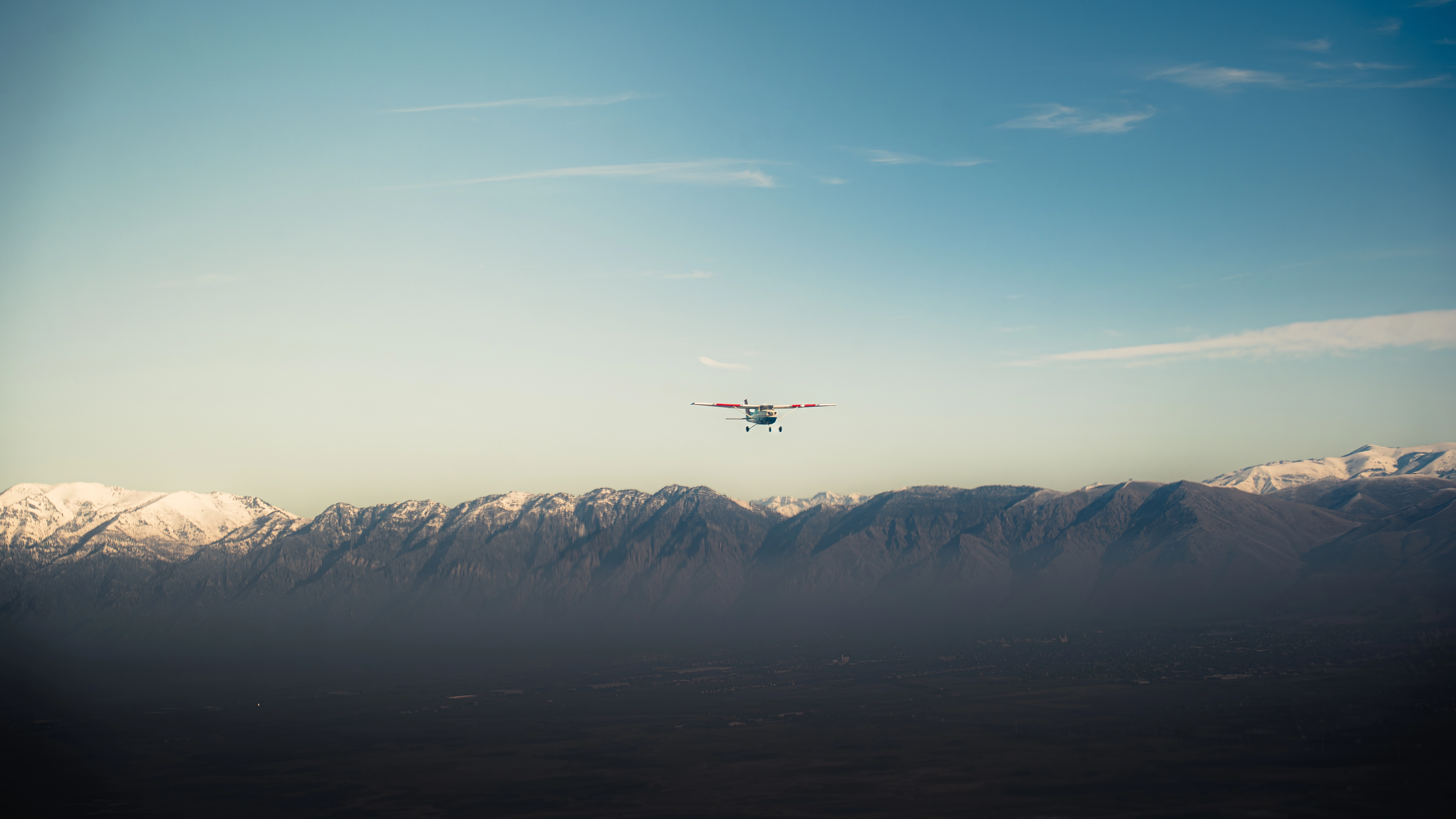 Blitz Aviation Salt City Lake Flight School Utah - Plane flying over Ohio mountains