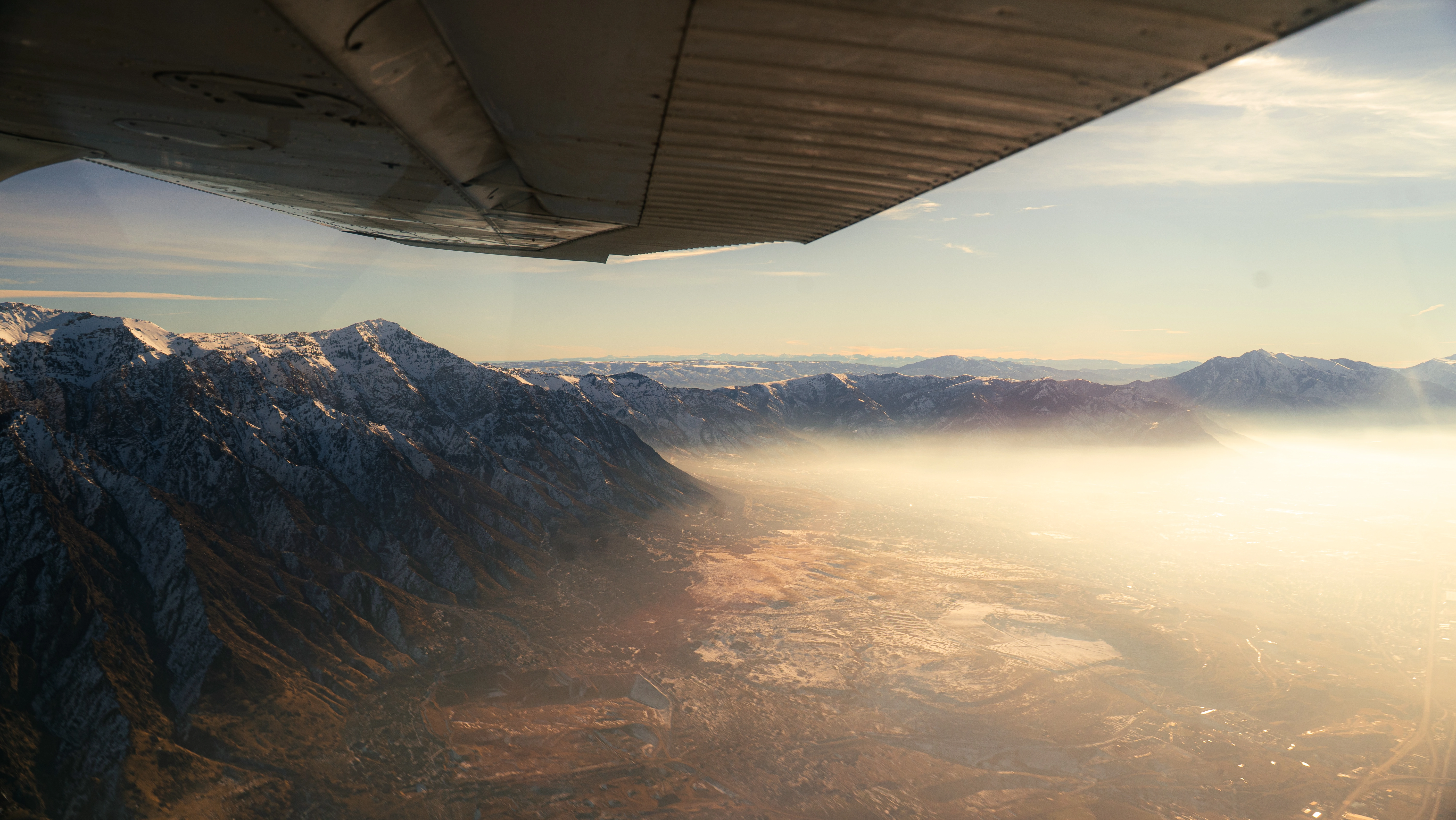 Blitz Aviation Salt City Lake Flight School Utah - Landscape view of Ohio mountains from plane wing